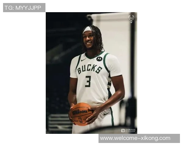 字母哥新冠康复后重返雄鹿训练营开展无对抗训练备战新赛季 字母哥新冠康复后重返雄鹿训练营开展无对抗训练备战新赛季