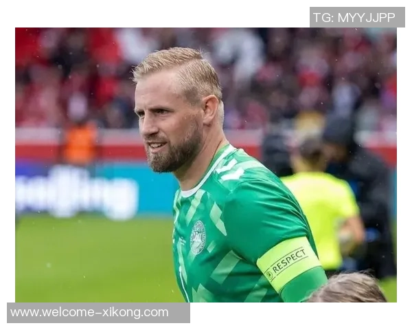 英媒报道小舒梅切尔赛前发现球门高度异常紧急调整确保比赛顺利进行 英媒报道小舒梅切尔赛前发现球门高度异常紧急调整确保比赛顺利进行