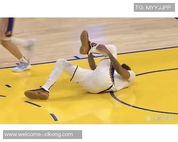 浓眉首节疑似崴脚退场4分4篮板1抢断望无大碍