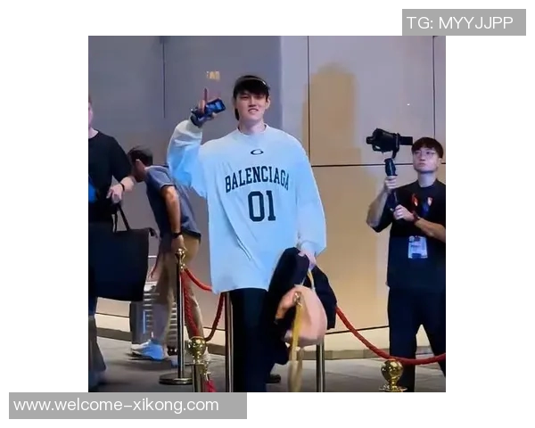 篮网队抵达澳门备战中国赛名宿卡特亲临助阵展现风采