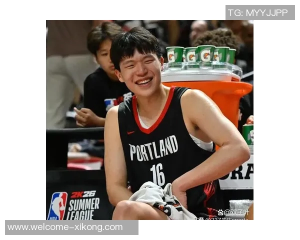 杨瀚森分享克里斯哥哥的努力生活每天早起一小时自学英语与妻子视频通话 杨瀚森分享克里斯哥哥的努力生活每天早起一小时自学英语与妻子视频通话