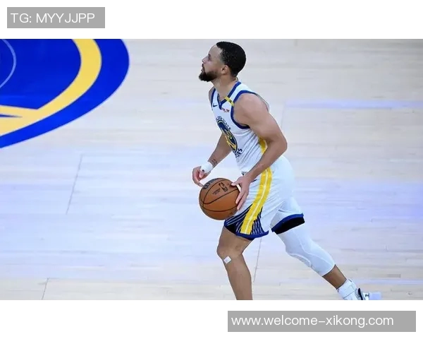 库里谈防守策略:多人包夹哈登与小卡让他们在混战中难以发挥 库里谈防守策略:多人包夹哈登与小卡让他们在混战中难以发挥