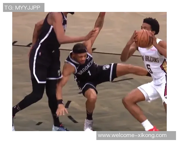 约基奇受伤后痛苦翻滚扶栏而行左脚无法承重艰难回更衣室