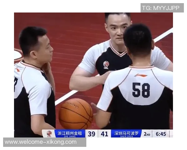 戈麦斯飞踹维尔茨引发争议前英裁判主管称应严惩罚下场